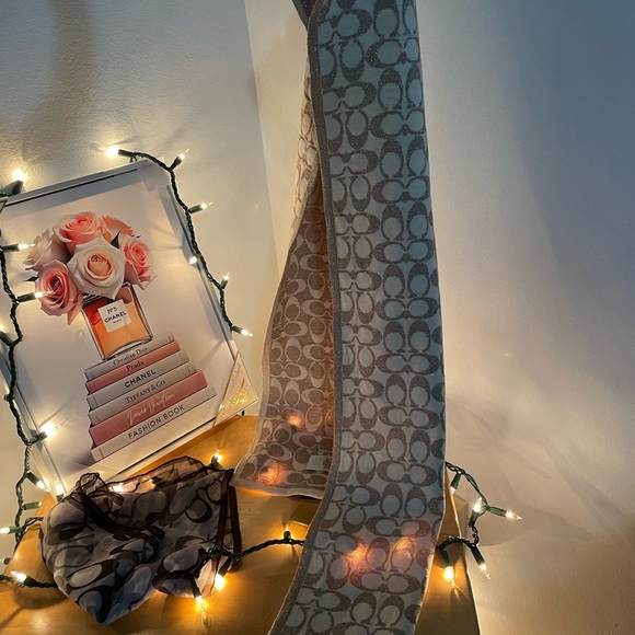 Couch BUNDLE!  2 winter scarves, 1 silk for hair/bag…. Gld/Prpl and Blk/wht. - Picture 2 of 9